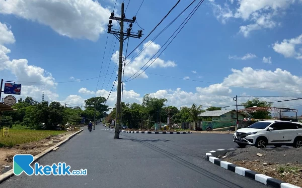 Thumbnail Berita - Hati-hati, Ada Tiang Listrik di Tengah Jalan Ikan Tombro Kota Malang