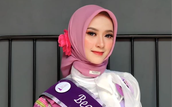 Thumbnail Berita - Fitriana, Akademisi Peraih Favorit Jawa Barat Beauty Muslimah Indonesia 2024