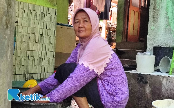 Thumbnail Berita - Kisah Suratmi, Ibu Penjual Sermier di Pacitan yang Berhasil Sekolahkan 7 Anaknya hingga Lulus