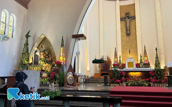 Thumbnail Gereja Katedral Ijen Mulai Berbenah Jelang Perayaan Natal