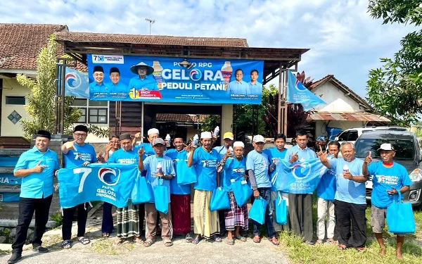 Thumbnail Berita - Program Gelora Peduli Petani Bagikan Pupuk Cair Gratis di Jember