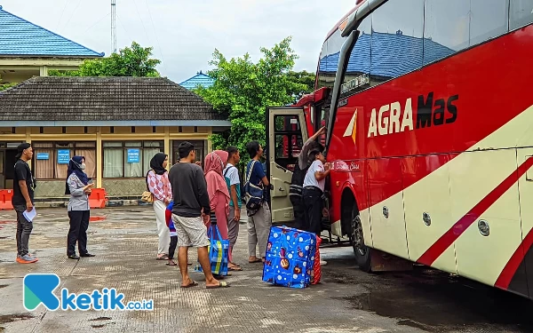 Thumbnail Berita - Jumlah Penumpang Bus di Terminal Pacitan Naik 10 Persen Jelang Nataru