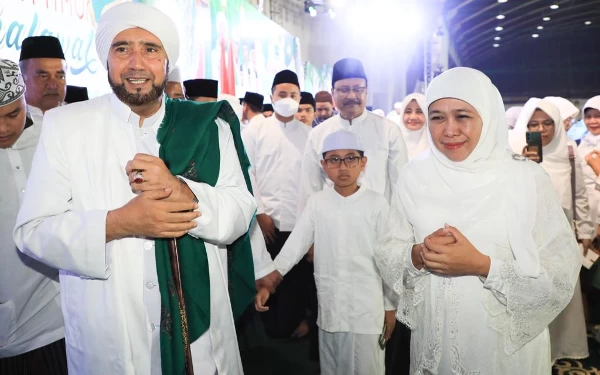 Thumbnail Jawa Timur Jadi Provinsi Paling Aman se Jawa, Gubernur Khofifah: Karena Masyarakatnya Gemar dan Cinta Shalawat