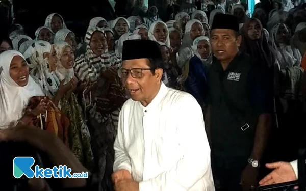 Thumbnail Mahfud MD Kangen Nyantri, Menginap di Ponpes Nurul Qarnain Jember