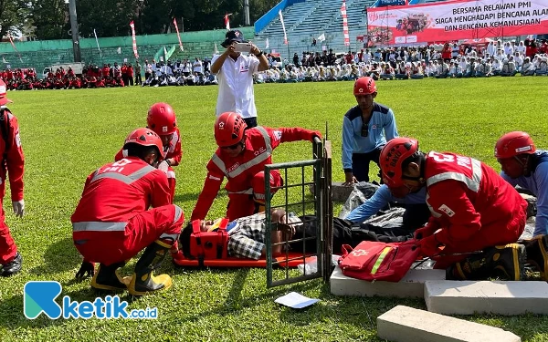 Buktikan Kesiapsiagaan, Relawan PMI Malang Raya Lakukan Simulasi Pertolongan Saat Bencana