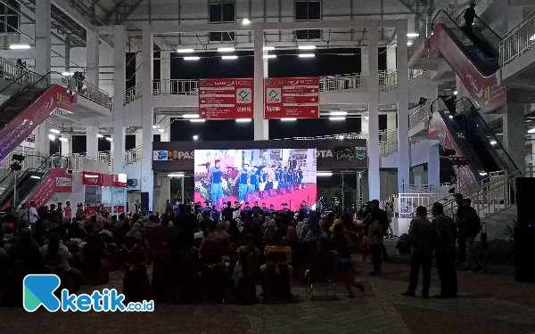 Thumbnail Malam Tahun Baru di Pasar Induk Among Tani Kota Batu, Doa Bersama hingga Pesta Kembang Api