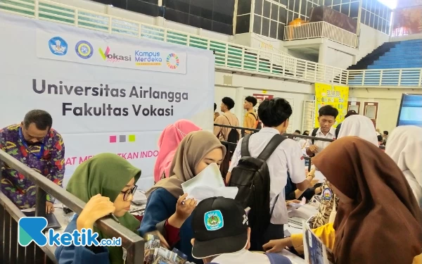 Thumbnail Fakultas Vokasi Unair Dikunjungi 735 Peminat dalam 4 Jam di Edu Fair Gresik