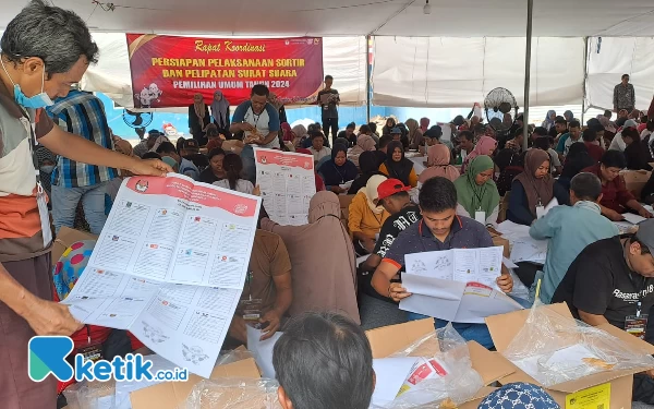 675 Tenaga Dilibatkan Lipat-Sortir Surat Suara di Jember