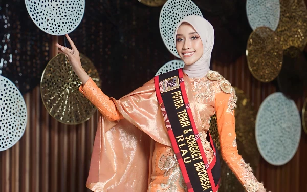 Thumbnail Clarissa Vania Indriati, Putri Tenun dan Songket Riau 2023 Ajak Masyarakat Lestarikan Budaya Bangsa