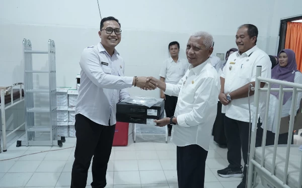 Thumbnail Berita - Bupati Asahan Serahkan Alat Kesehatan di UPTD Puskesmas Aek Songsongan