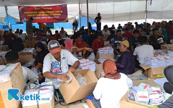 Thumbnail KPU Jember Temukan 358 Surat Suara Rusak