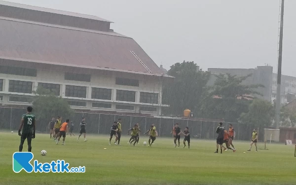 Thumbnail Berita - Paul Musnter Serius Benahi Performa dan Fisik Pemain Persebaya