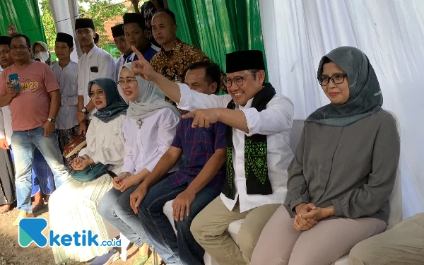 Thumbnail Berita - Kunjungi Peternak Unggas Blitar, Gus Imin: Kesejahteraan Peternak Lokal Harus Diperhatikan