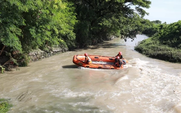 Thumbnail Berita - Korban Hanyut Dam Kali Sono Belum Ditemukan, Tim SAR Fokus Pencarian di Sekitar TKP