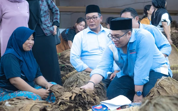 Thumbnail Kunjungi Pabrik Tembakau di Jember, Kawendra Dengarkan Suara Buruh