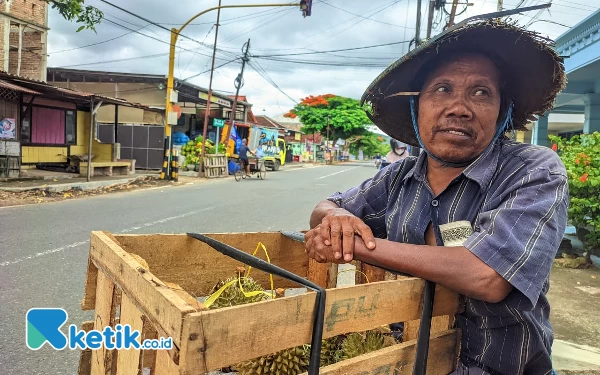 Thumbnail Boradi, Pedagang Keliling asal Pacitan, Kayuh Sepeda Lintasi Jalanan Demi Sesuap Nasi