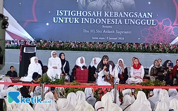 Thumbnail Berita - Bersama 15 Ribu Emak-Emak, Siti Atikoh Hadiri Istighotsah Kebangsaan untuk Indonesia Unggul