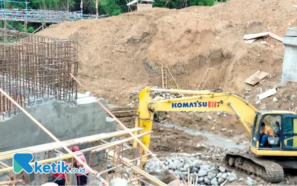 Thumbnail Berita - Kontraktor Pastikan Pembangunan Jembatan Dawuhan Blitar Rampung Tepat Waktu