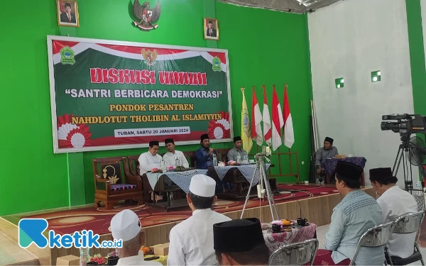 Thumbnail Berita - Ratusan Kiai, Gus, dan Santri Kumpul di Tuban, Bicara Demokrasi dan Ajak Kembali Ke Dawuh Kiai