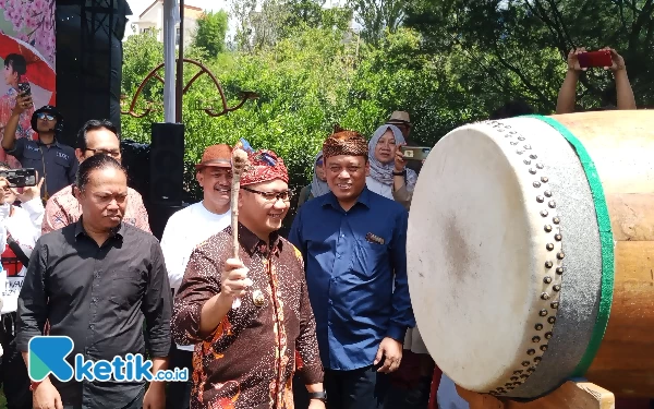 Pj Wali Kota Harap Kampung Sakura Tingkatkan Kunjungan Wisatawan ke Kota Batu