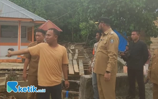 Thumbnail Atasi Banjir, Bupati Halsel Perintahkan Proyek Selokan Mangkrak di Desa Amasing Kali Segera Dituntaskan