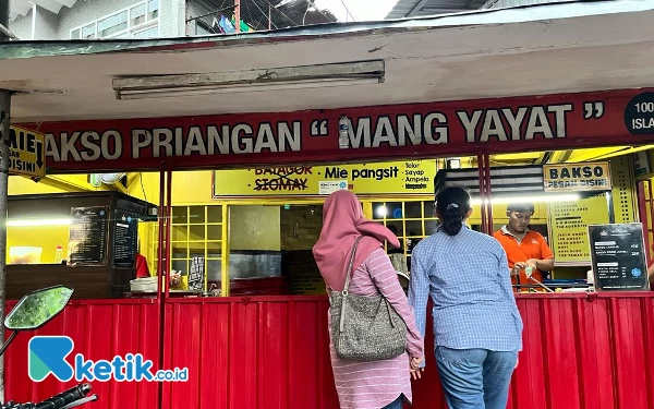 Thumbnail Berita - Kuliner Dekat Sasiun Kota Malang, Bakso Priangan Mang Yayat Jadi Andalan!