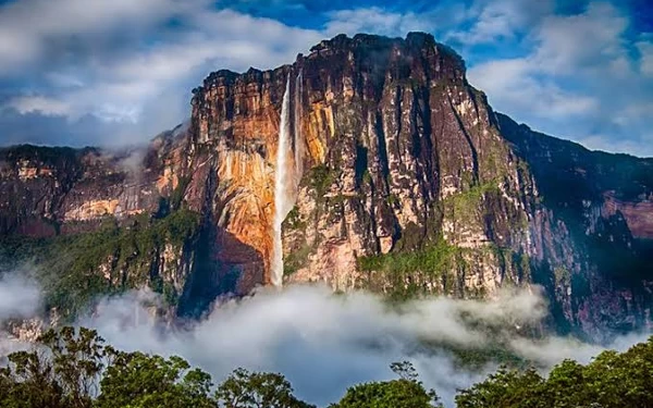 Thumbnail Melihat Keindahan Angel Falls, Air Terjun Tertinggi di Dunia