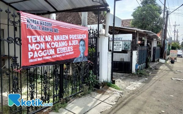 Thumbnail Muncul Banner Penolakan Terhadap Gibran di Kota Malang, Bawaslu Lakukan Penertiban