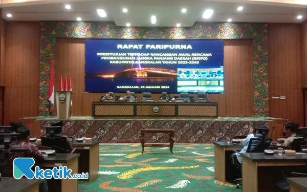 Thumbnail DPRD Bangkalan Sepakati Rancangan Awal RPJPD Tahun 2025-2045 di Rapat Paripurna