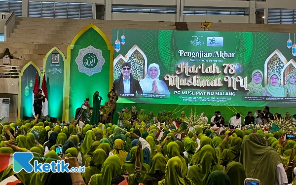 Bersama Gubernur Khofifah, Ribuan Warga Muslimat NU Malang Gemakan Sholawat