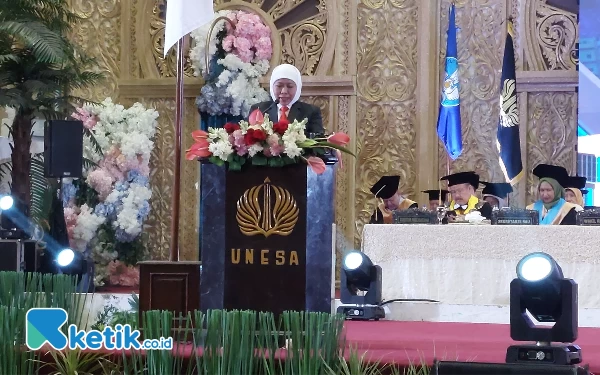 Thumbnail Hadiri Wisuda Unesa, Gubernur Khofifah Tegaskan Peran Perguruan Tinggi untuk Kemajuan Indonesia