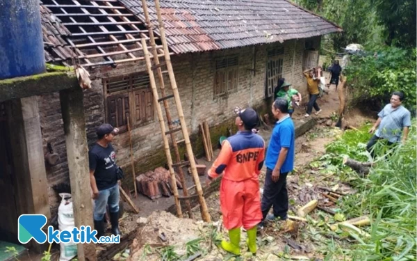 BPBD Pacitan Distribusikan Bantuan Sembako Bagi Korban Cuaca Ekstrem