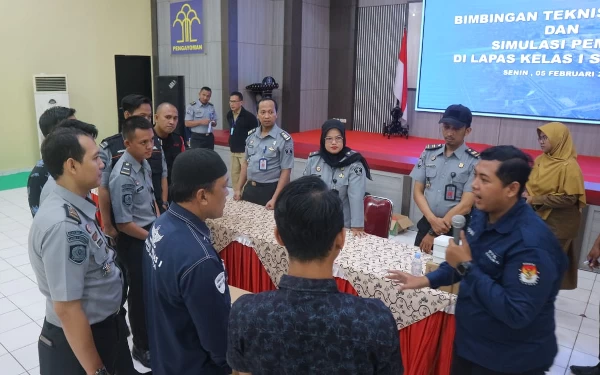 Thumbnail Berita - H-8 Pemilu 2024, Kakanwil Kemenkumham Jatim Gelar Simulasi Coblosan di TPS Lapas