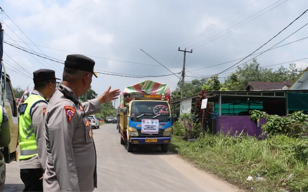 Thumbnail KPU Kabupaten Musi Banyuasin Distribusikan Logistik Pemilu 2024