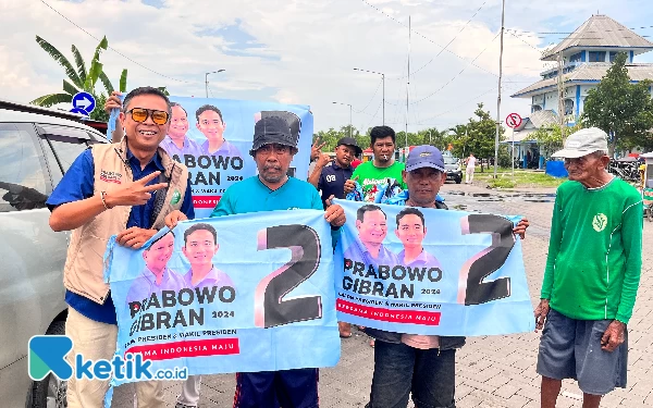 Thumbnail Berita - Repnas Sidoarjo Bagikan 350 Paket Makan Siang Gratis di Gedangan dan Pasar Porong