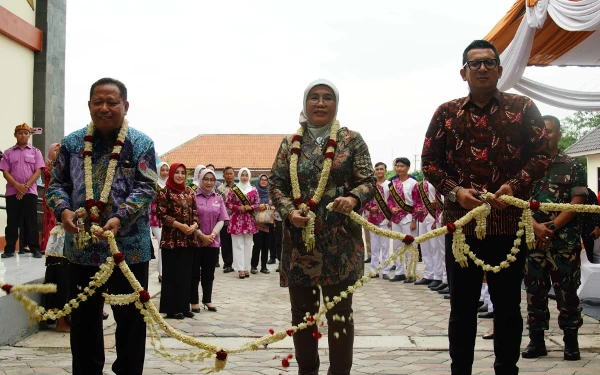 Thumbnail Dongkrak Industri Batik, Pj Wali Kota Mojokerto Resmikan Sentra IKM Batik Maja Barama Wastra