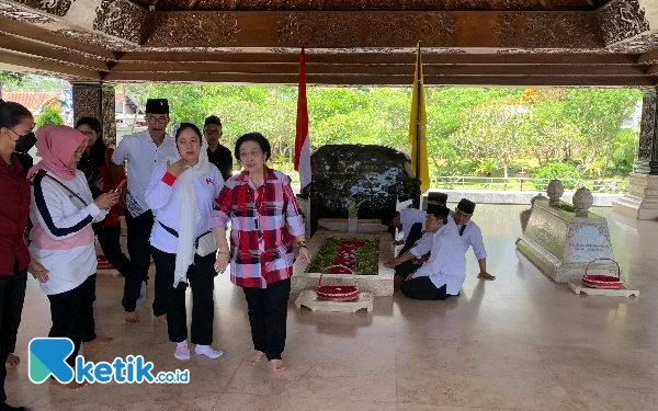 Thumbnail Megawati Kembali Ziarah ke Makam Bung Karno Kota Blitar Jelang Pemilu 2024