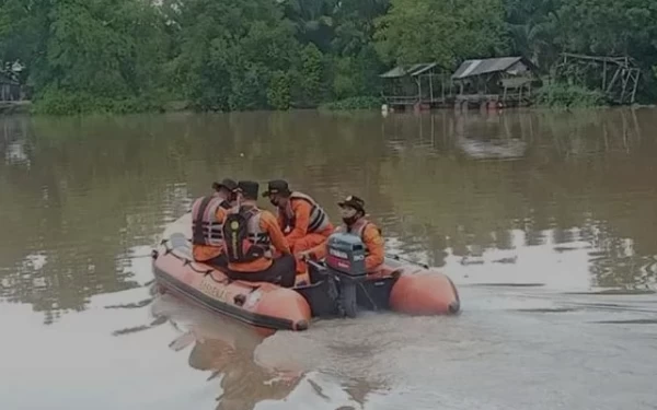 Thumbnail Berita - Akibat Perahu Terbalik, Anak 5 Tahun Tenggelam di Sungai Gelombang