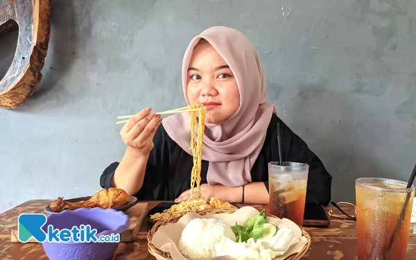 Thumbnail Doyan Makanan Pedas? Yuk Cobain Mie Huh-Hah di Cafe Rosella Pacitan