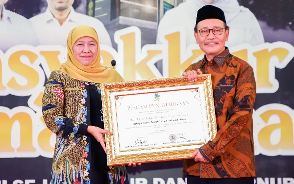 Gubernur Khofifah Dapat Penghargaan MUI Jatim