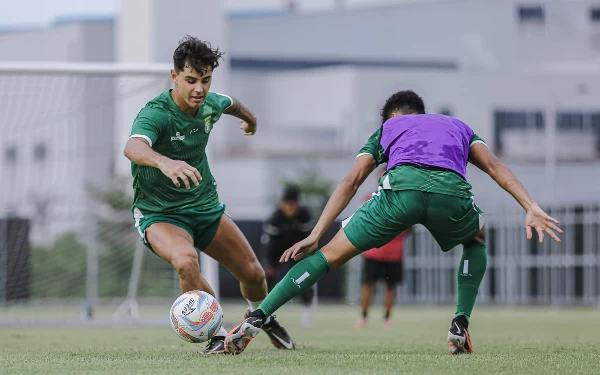 Thumbnail Liburan Usai, Persebaya Mulai Kerja Keras Siapkan Diri Hadapi Persita Tangerang