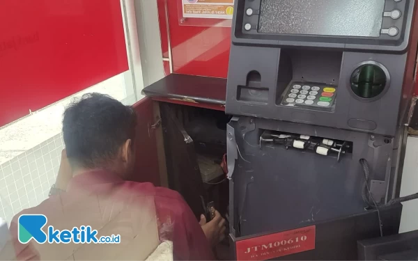 Thumbnail Berita - Pencuri Bobol Mesin ATM Bank Jatim di Kediri, Uang Dalam Brankas Gagal Digasak