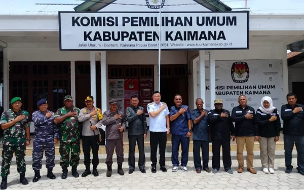 Tinjau Persiapan Pemilu, Bupati Kaimana Kunjungi Bawaslu dan KPU