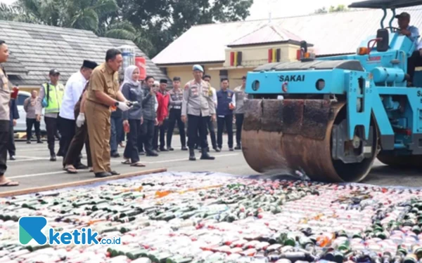 Thumbnail Polres Pagar Alam Musnahkan Barang Bukti Minuman Keras