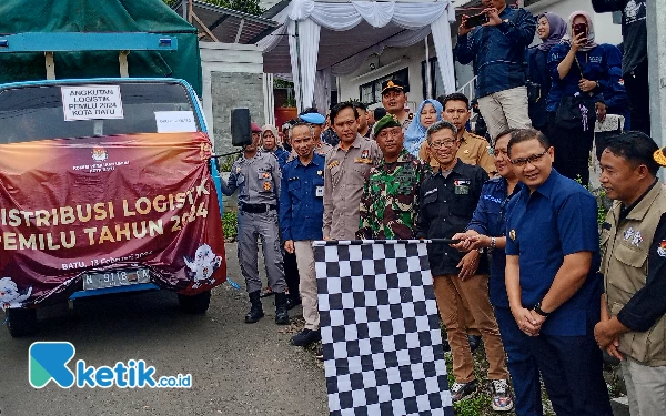 Thumbnail KPU Kota Batu Kerahkan 12 Truk Distribusikan Logistik Pemilu