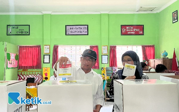 Thumbnail Menko Muhadjir Effendy Boyong Keluarga Coblosan di SDN Jatimulyo I Kota Malang