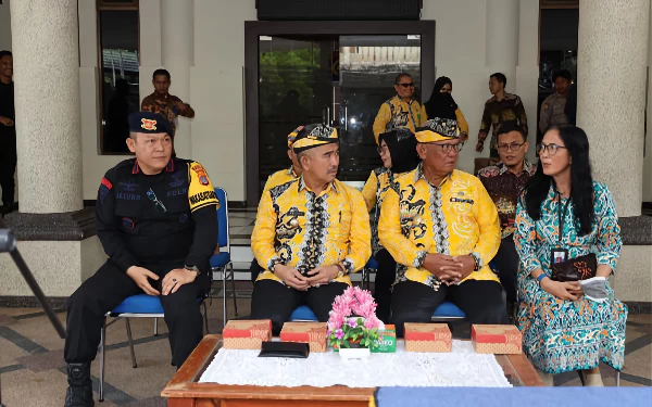 Thumbnail Wali Kota Tarakan Berikan Hibah Kendaraan Operasional Kepada Brimob Polda Kaltara