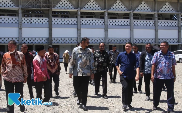 Thumbnail Berita - Bupati Halsel Bersama BPK RI Perwakilan Malut Tinjau Masjid Raya Halsel Usai FGD