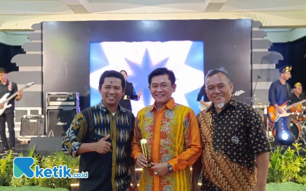 Thumbnail Rektor IAIN Curup Bengkulu Prof Idi Warsah Raih Alumni Awards UMY 2024