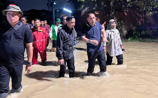 Thumbnail Berita - Banjir dari Tahun 2010 Belum Ditangani, Eri Cahyadi Berencana Bangun Tanggul